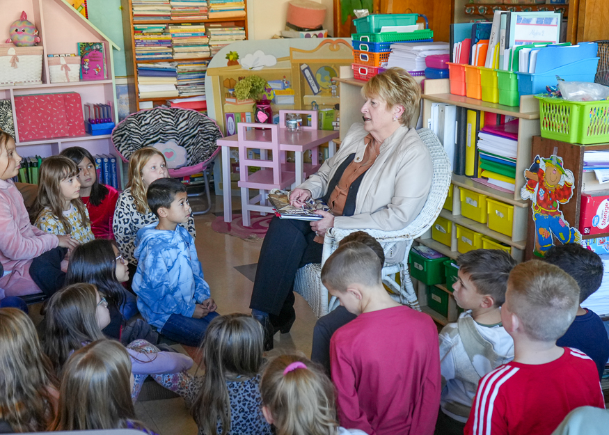 Speaker talks with students