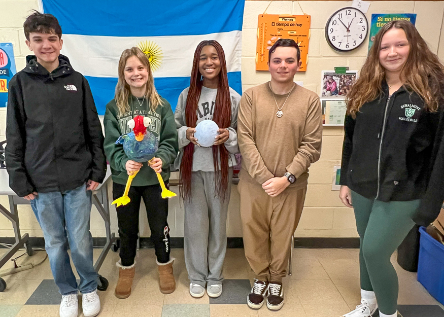 Group photo of students and pinata